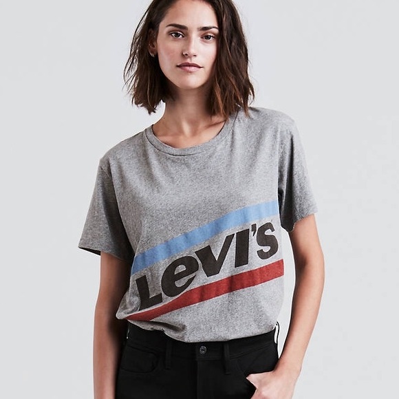 Levi’s Graphic Boyfriend Tee - Picture 2 of 3